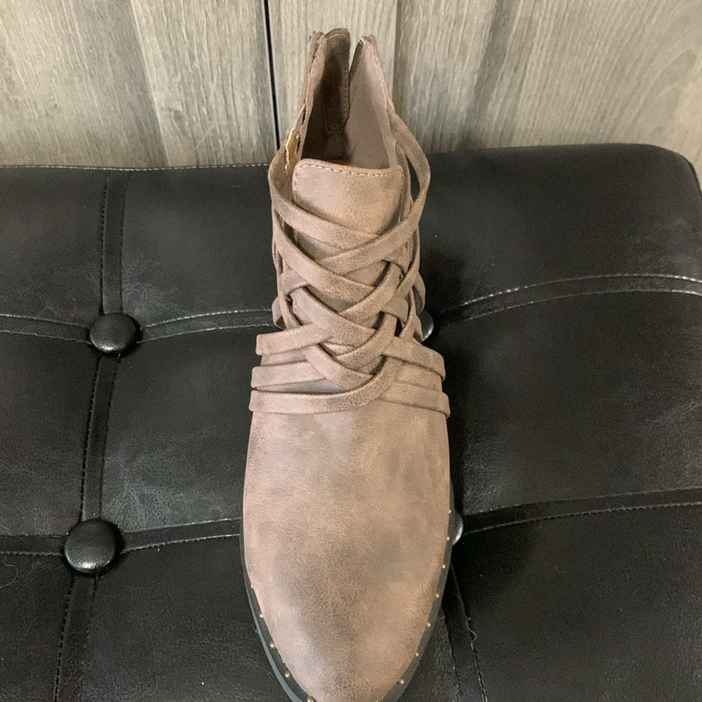 Maurice Fashions Brown Faux Crushed Leather Ankle Bootie Boots Woman's Size 7 - Picture 3 of 13